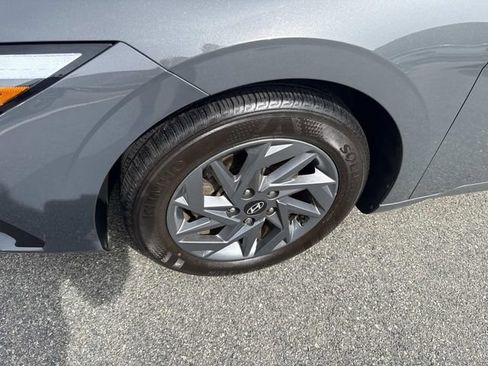 Used 2024 Hyundai Elantra SEL image 11