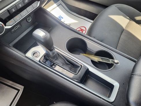 Used 2025 Nissan Altima 2.5 SV image 17