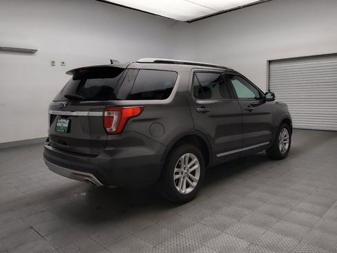 Used 2017 Ford Explorer XLT image 9