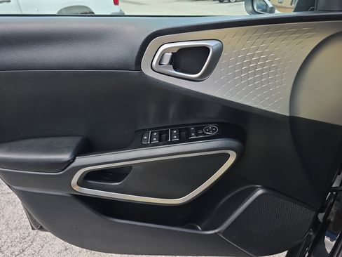 Used 2025 Kia Soul LX image 22