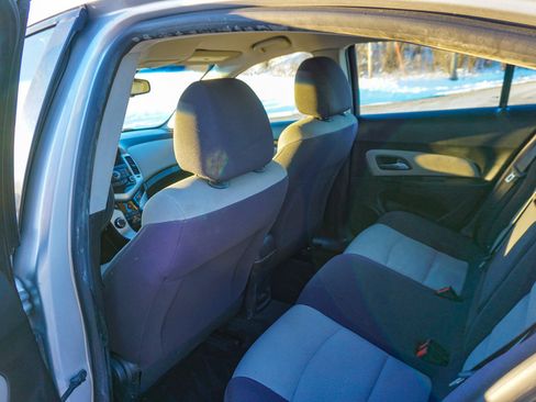 Used 2014 Chevrolet Cruze LS image 17