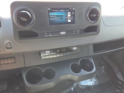Used 2022 Mercedes-Benz Sprinter 1500 image 25