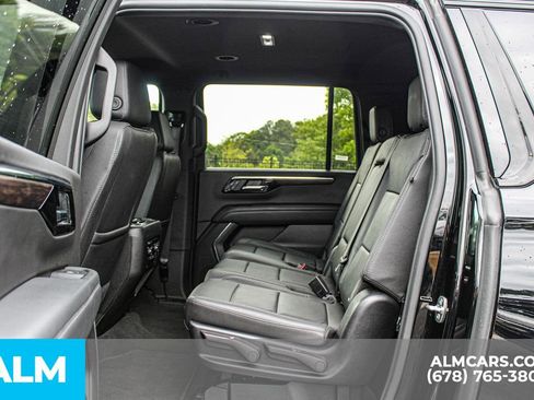 Used 2025 Chevrolet Suburban Z71 AWD/4WD image 17