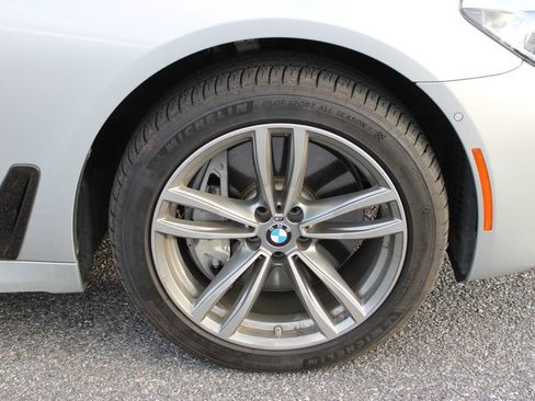 Used 2018 BMW 750i xDrive image 32