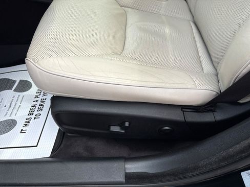 Used 2017 Chrysler 300 C w/ Safetytec Plus Group AWD/4WD image 18