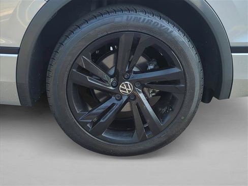 Used 2023 Volkswagen Tiguan SE R-Line FWD image 8