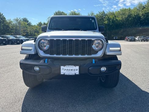 Used 2024 Jeep Wrangler Unlimited w/ Convenience Group AWD/4WD image 6