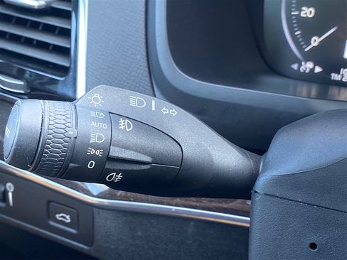 Used 2018 Volvo XC90 T6 Momentum w/ Convenience Package image 30