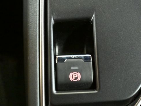 Certified 2025 Subaru Crosstrek 2.0i Premium w/ Crosstrek Mirror Package image 28