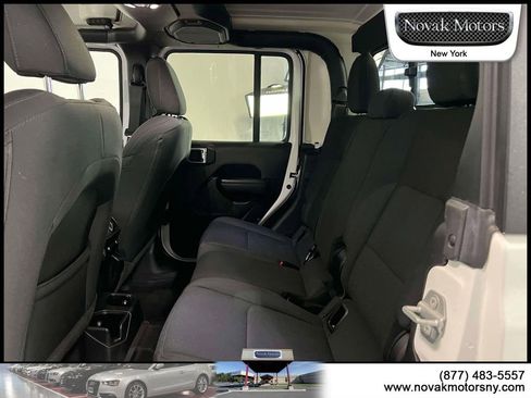 Used 2022 Jeep Gladiator Willys image 13