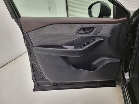 Used 2023 Nissan Rogue S image 19