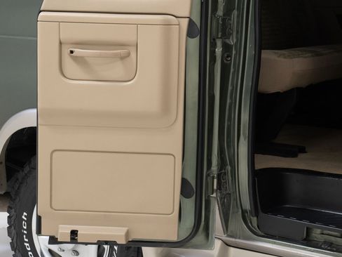 Used 2002 Ford E-350 and Econoline 350 Van image 26