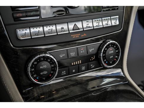 Used 2015 Mercedes-Benz SL 550 image 21