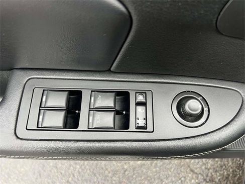 Used 2012 Chrysler 200 Limited image 12