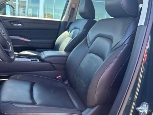 Certified 2024 Nissan Pathfinder SL w/ Black Appearance Package AWD/4WD image 9
