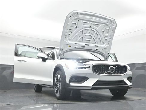 New 2026 Volvo V60 B5 Cross Country Plus w/ Protection Package Premier image 57