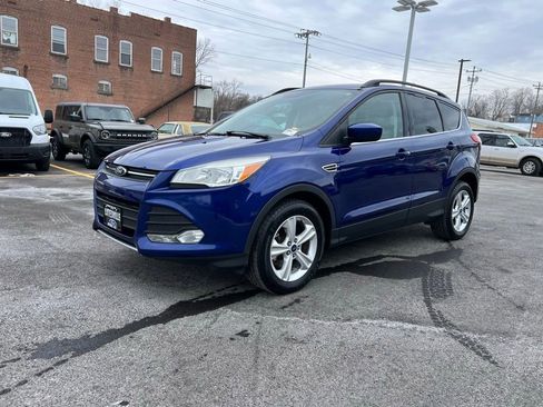 Used 2015 Ford Escape SE w/ Equipment Group 201A image 4
