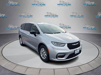 New 2026 Chrysler Pacifica Select video 1