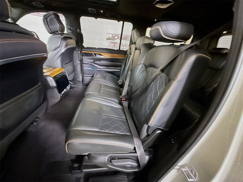 Used 2022 Jeep Grand Wagoneer Series III w/ Flexible Seating Group image 29