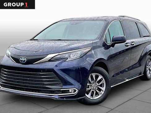 Certified 2024 Toyota Sienna XLE FWD image 1