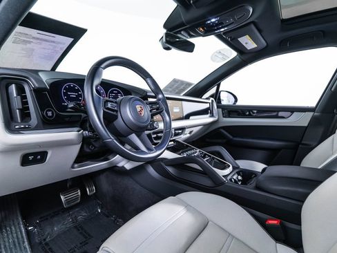 Certified 2024 Porsche Cayenne S AWD/4WD image 4
