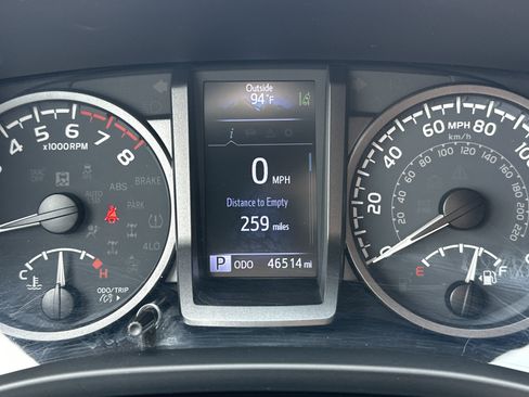 Used 2022 Toyota Tacoma TRD Off-Road w/ Technology Package AWD/4WD image 20