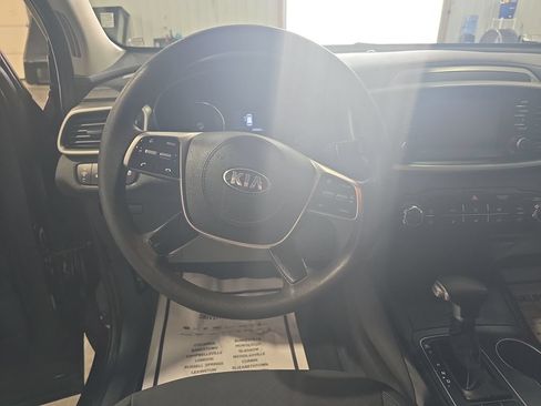 Used 2020 Kia Sorento LX AWD/4WD image 16