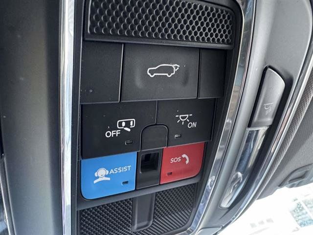 Used 2023 Jeep Grand Cherokee Laredo w/ Luxury Tech Group I AWD/4WD image 25