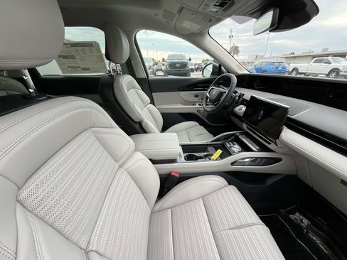 New 2026 Lincoln Nautilus Reserve image 19