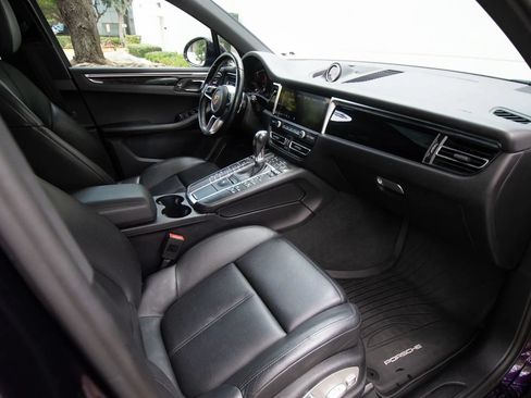 Used 2021 Porsche Macan w/ Premium Package Plus AWD/4WD image 40