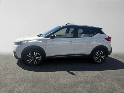 Used 2020 Nissan Kicks SR w/ SR Premium Package FWD image 6