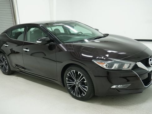 Used 2016 Nissan Maxima Platinum w/ Interior Lighting Package image 3
