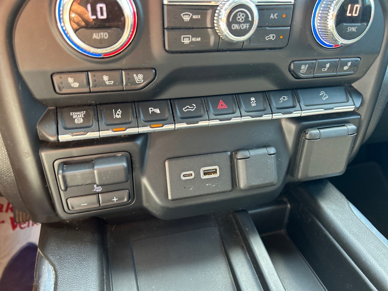 Used 2020 GMC Sierra 2500 Denali w/ Denali Ultimate Package AWD/4WD image 14