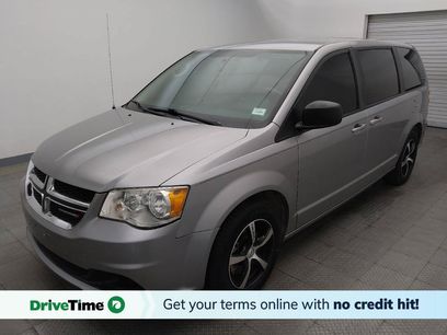 Used 2018 Dodge Grand Caravan SE w/ UConnect Hands-Free Group