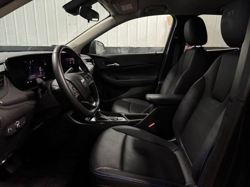 Used 2025 Buick Encore GX Sport Touring image 14