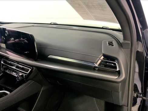 Used 2024 Chevrolet Traverse LT AWD/4WD image 16