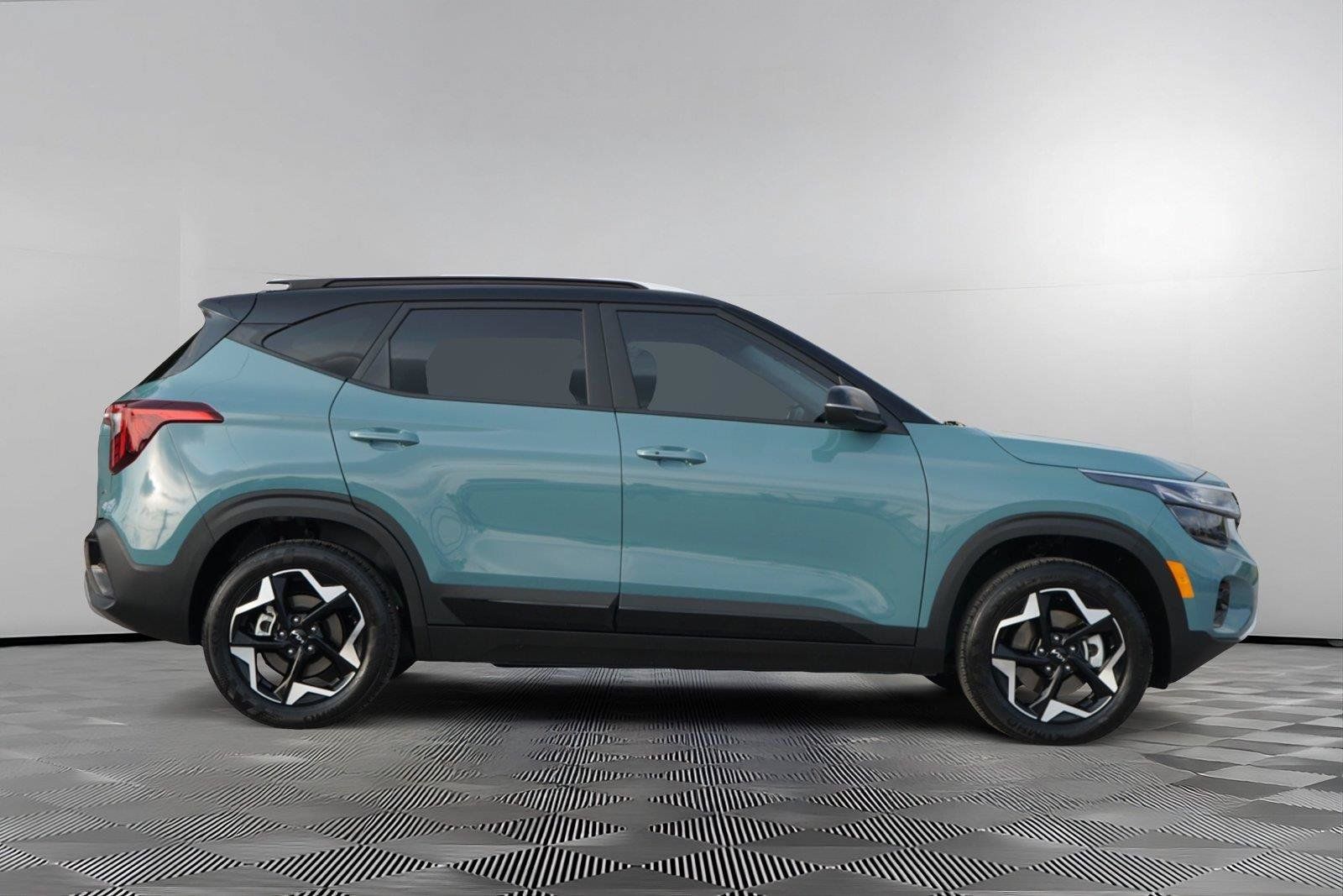 Used 2025 Kia Seltos S AWD/4WD image 4