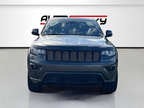 Used 2020 Jeep Grand Cherokee Altitude image 2