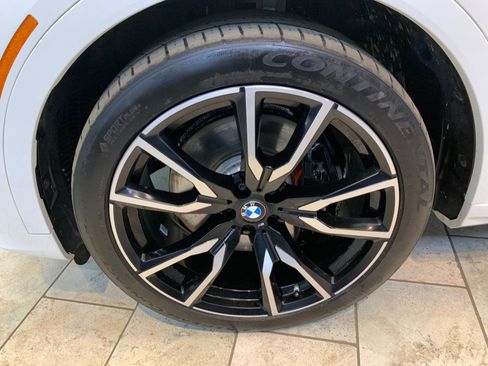 Used 2022 BMW X7 xDrive40i w/ M Sport Package AWD/4WD image 13