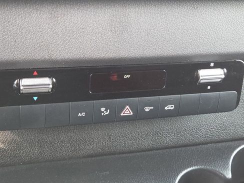 Used 2024 Mercedes-Benz Sprinter 2500 w/ Acoustic Package image 28