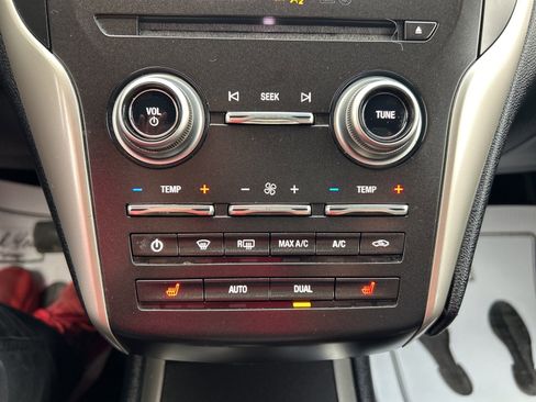 Used 2017 Lincoln MKC Premiere image 27