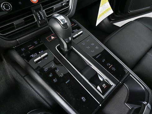 Certified 2026 Porsche Macan Turbo AWD/4WD image 16