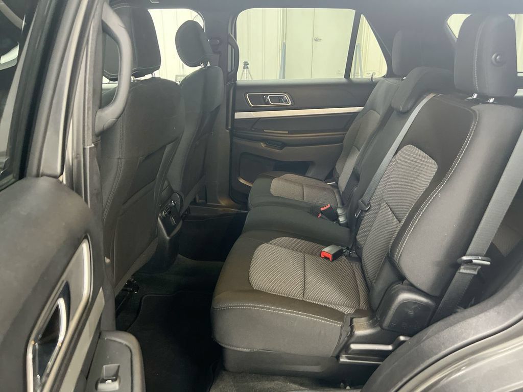 Used 2017 Ford Explorer XLT FWD image 22