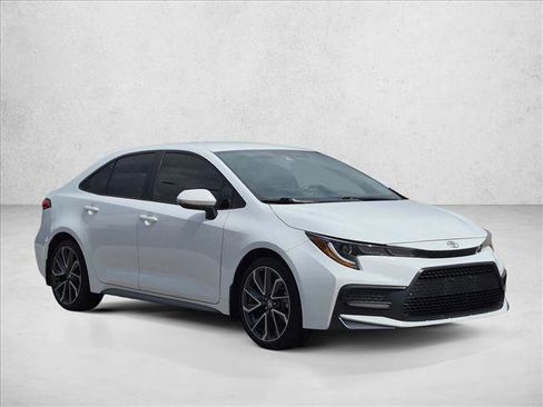 Used 2021 Toyota Corolla SE FWD image 3