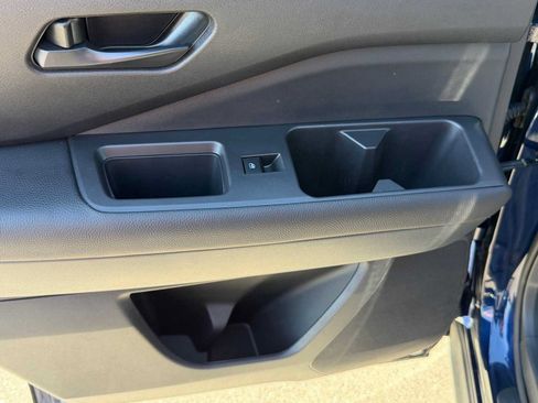 Used 2025 Nissan Pathfinder SV FWD image 24