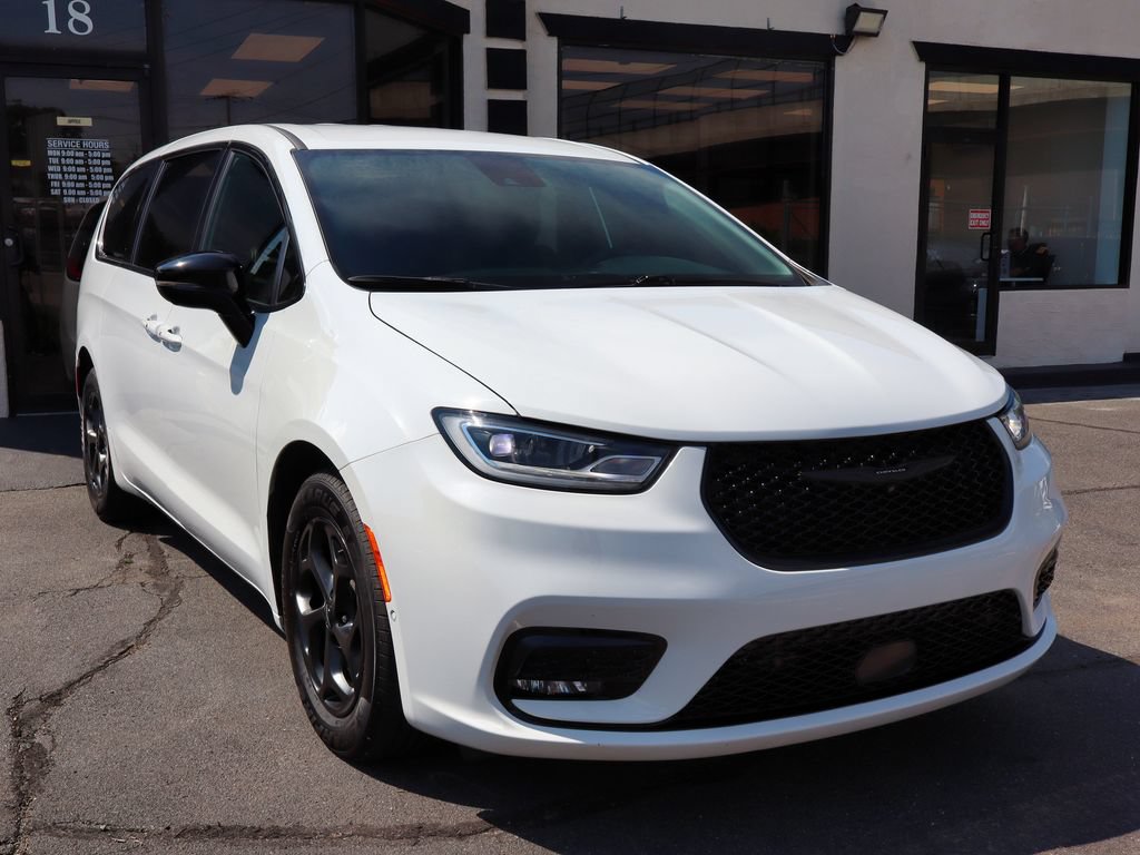 Used 2024 Chrysler Pacifica Limited FWD image 4