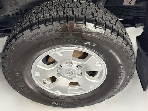 Used 2015 Toyota Tacoma PreRunner w/ SR5 Package RWD image 30