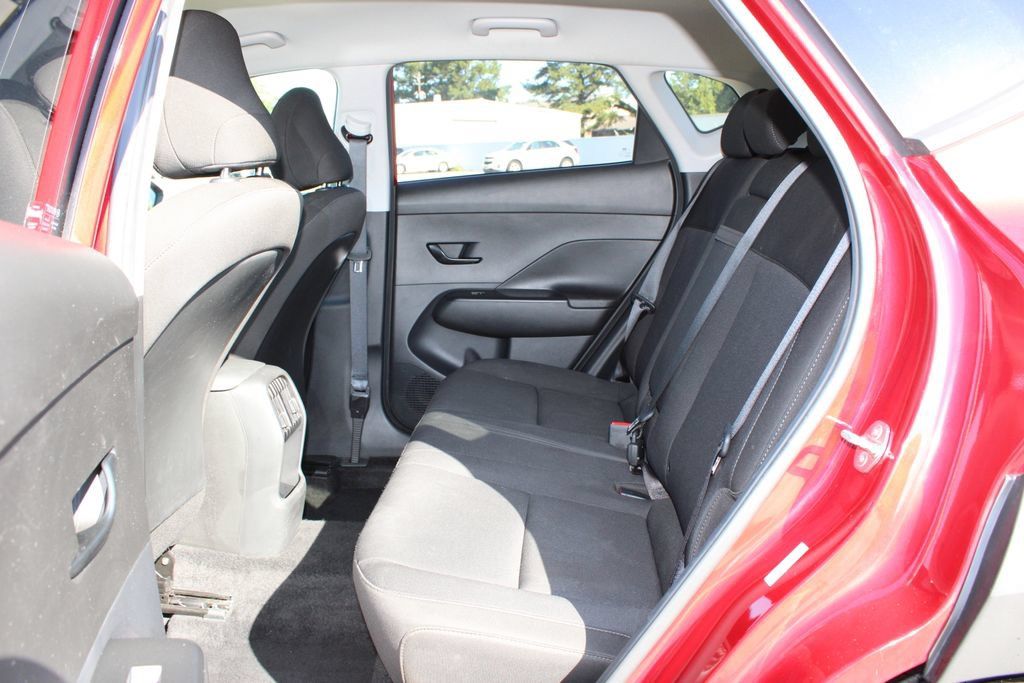 Used 2025 Hyundai Kona SEL AWD/4WD image 12