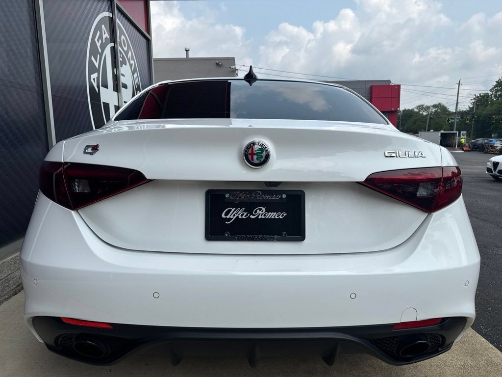 Used 2022 Alfa Romeo Giulia Veloce AWD/4WD image 10