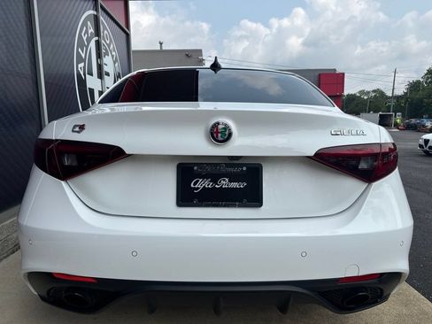 Used 2022 Alfa Romeo Giulia Veloce AWD/4WD image 10